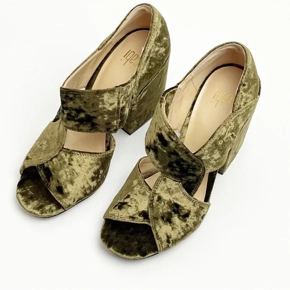 CABI Interlock Moss Green Velvet Open Toes Chunky Block Heels #6016, Size 7 - Picture 4 of 10